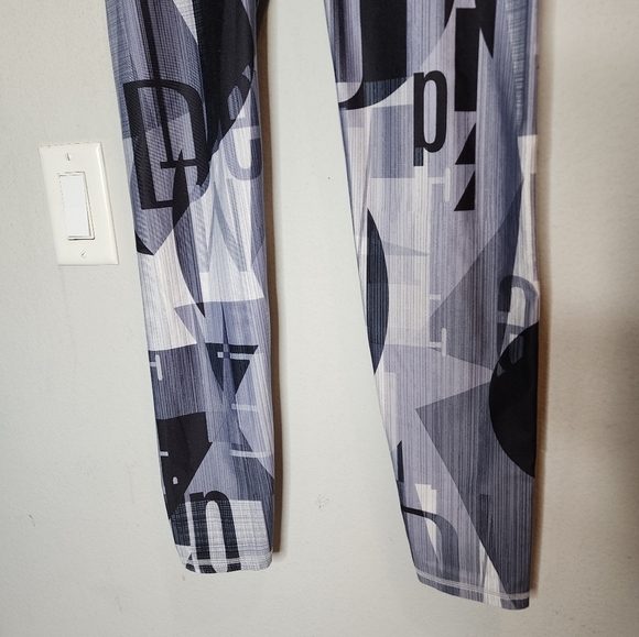 Demi Lovato x Fabletics grey black graphic leggings. Women's size small. - Picture 10 of 16